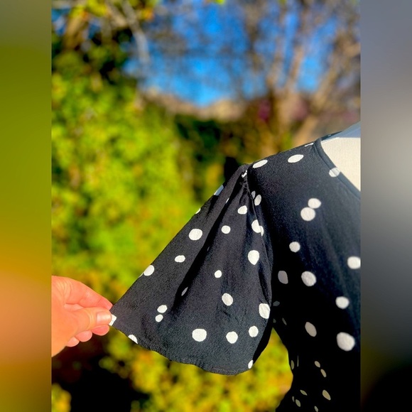 LOFT Elegant Black and White Polka Dot Women's Top - Picture 4 of 8